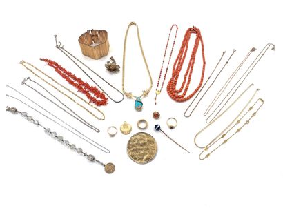 null Metal lot including necklaces, bracelet, rings, miscellaneous and debris.
(Damage...