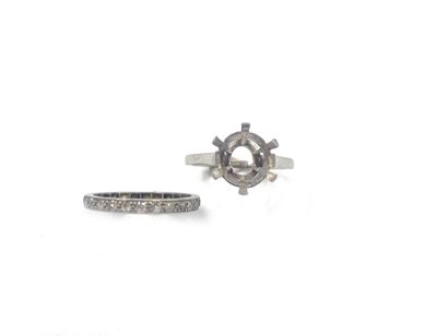 null Lot in 850 thousandth platinum comprising a ring setting (main stone missing)...