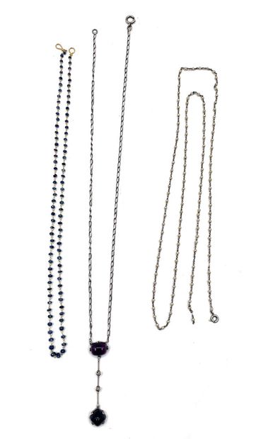 null Set of three necklaces in 800 thousandths silver and metal adorned with sapphires,...