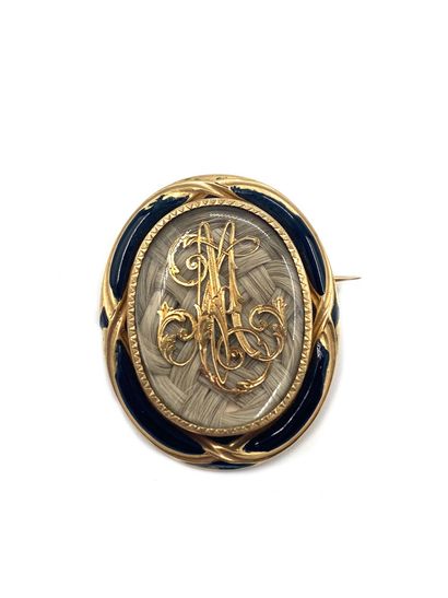 null 750 thousandth yellow gold, partially black enameled, opening medallion brooch...