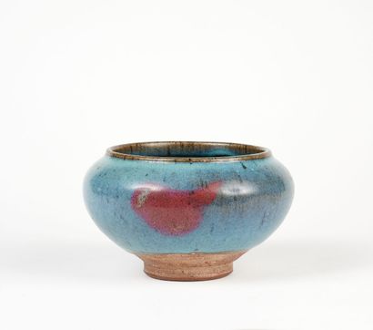 null CHINA, Jun kilns - MING Dynasty (1368 - 1644)
Lavender-glazed stoneware bowl...