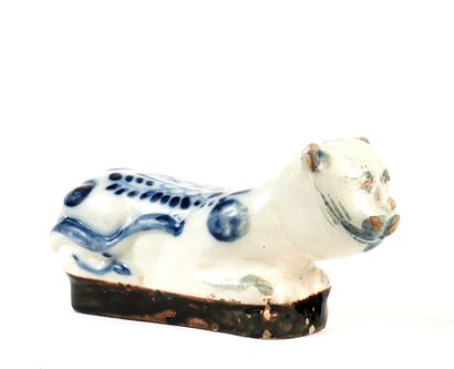 null CHINA, Cizhou kilns - Early 20th century
Porcelain pillow in the form of a reclining...