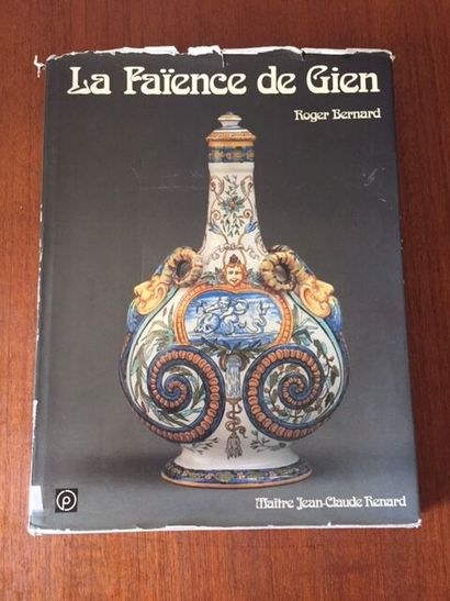 null THE FAIENCE OF GIEN.
ROGER BERNARD-JEAN CLAUDE RENARD. Editions sous le Vent....