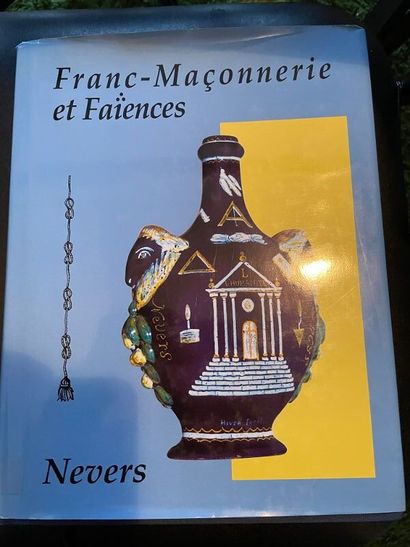FRANC-MACONNERIE ET FAIENCES. NEVERS. Palais...