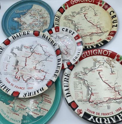 null Set of trays on the subject of the Tour de France.
Diameters: from 25,5 to 37...