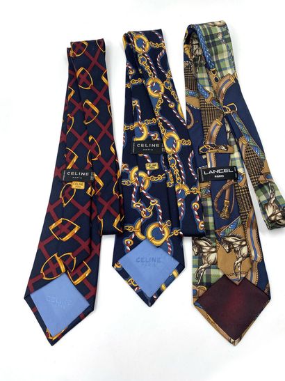 null CELINE et LANCEL
Trois cravates en soie à fond bleu marine à décor d'étriers...