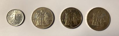 null Lot de monnaies comprenant :
- Une pièce de 50 francs, 1976
- Deux pièces de...