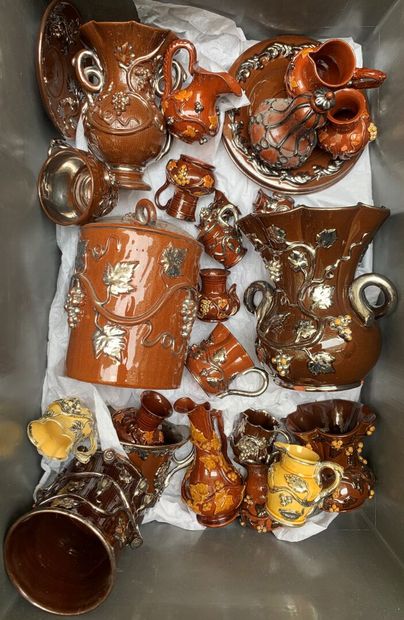 LANGEAIS
Set of glazed ceramic shapes with...