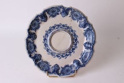 null MOUSTIERS and MARSEILLE
Earthenware set including :
- Octagonal dish decorated...