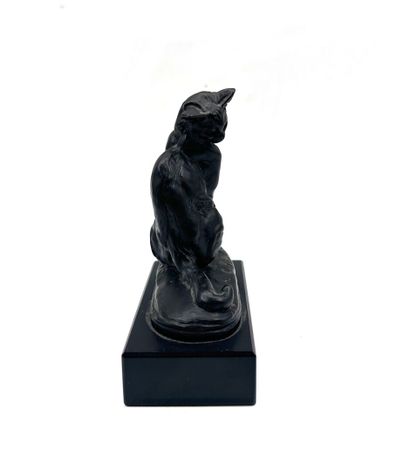 null After E. FREMIET
Seated cat
Resin mold from the Musée du Louvre after a Frémiet...