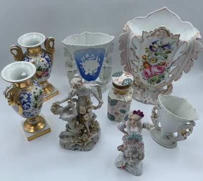null Set of Paris porcelain and miscellaneous including five vases, two statuettes,...