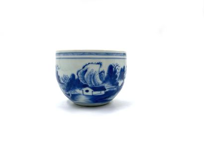 null China, 20th century 
Porcelain brush with white-blue decoration of a house in...