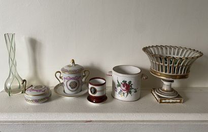 SET of ceramic bowls and vases.

A Limoges...