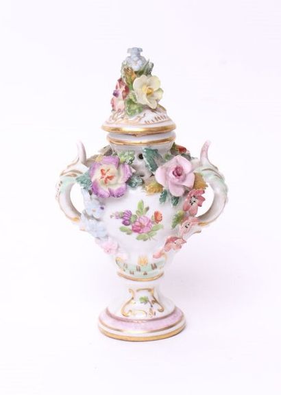 null DRESDE
Small covered vase with two handles forming a potpourri, in porcelain...