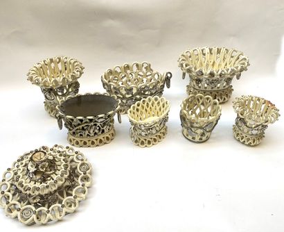null LANGEAIS
Set of large openwork baskets and bowls. 
As is (accidents, chips,...