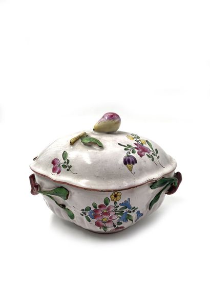 null EASTERN FRANCE and ROUEN
Set of earthenware pieces including a covered tureen,...
