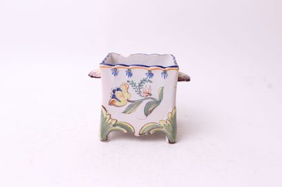 null SAINT-CLEMENT, STRASBOURG and EASTERN FRANCE
Earthenware set including a flower...