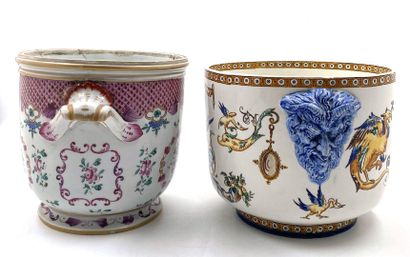 null GIEN, COMPAGNIE DES INDES, JAPON
Deux caches pots en porcelaine :

Un cache-pot...