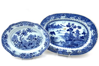 null CHINE, COMPAGNIE DES INDES
Ensemble de vaisselle en porcelaine :

Deux assiettes...