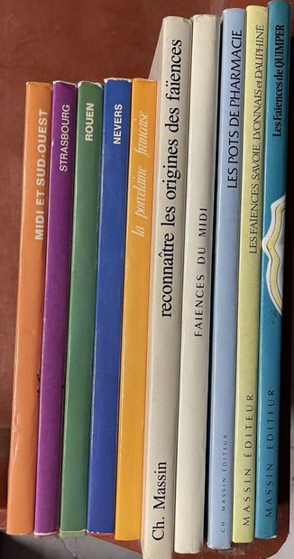 null Ensemble d'ouvrages sur la faïence :
- Collection Massin, 5 volumes : Midi,...