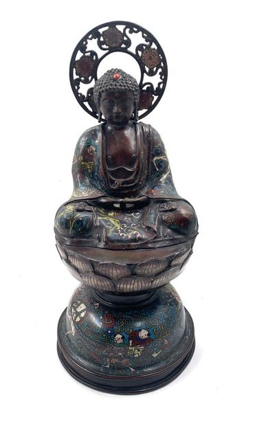 null JAPON, XIXe siècle
Bouddha avec mandorle en bronze patiné à décor polychrome...