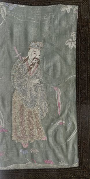 null CHINE 
Broderie sur soie figurant un dignitaire chinois. 
42 x 30,5 cm