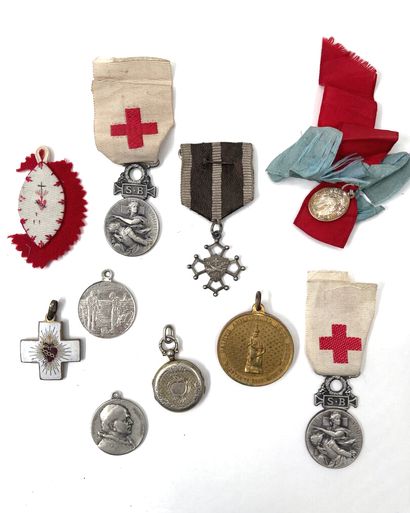 null Lot en métal comprenant : médailles religieuses, médailles "Société Française...