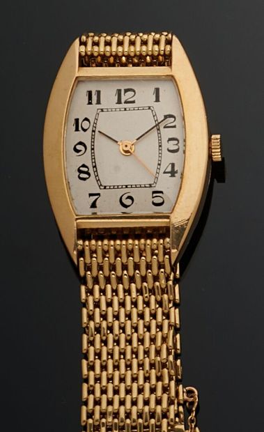 null Montre bracelet en or jaune 750 millièmes, la montre de forme tonneau, cadran...