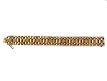 null Bracelet articulé en or jaune 750 millièmes, les maillons de forme bombée entrelacés.
(Usures).
Longueur...