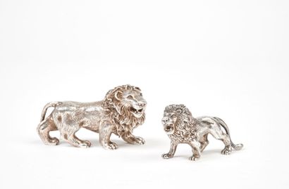 null Two roaring lions in 925 thousandths silver.
LONDON 1996
Goldsmith: John Silvant...