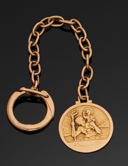 null Porte-clefs en or jaune 750 millièmes retenant une médaille figurant Saint Christophe...