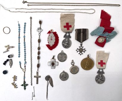 null Lot en métal comprenant : médailles religieuses, médailles "Société Française...