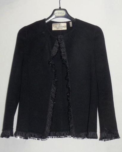 VALENTINO Boutique Veste en laine et cachemire noir, gansée d'un volant de soie plissé...
