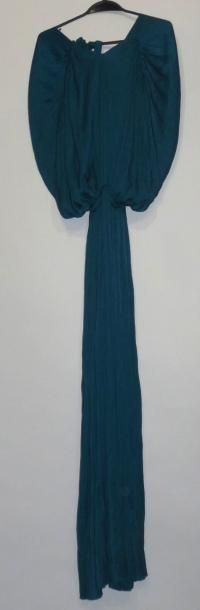 ANONYME Robe en soie polyester bleu canard, décolleté en V, plissé soleil, manches...