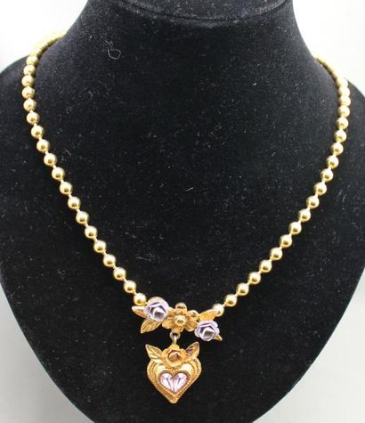 Christian LACROIX Collier de perles en métal doré orné d'un pendentif figurant des...