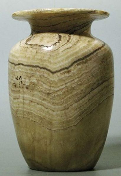 null Grand vase en albâtre à panse ovoïde et lèvre plate. Asie Centrale IIIè-IIè...
