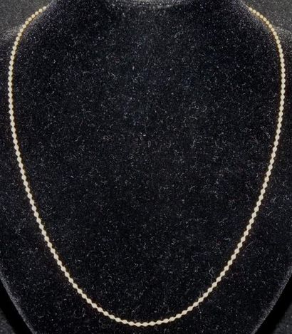 null CHAÎNE en petites perles d'or jaune. Poids brut: 11,1 g. Longueur: 60 cm