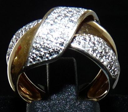 null BAGUE ruban croisé en or partiellement sertie de petits diamants de taille 8/8....