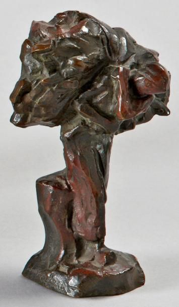 Jules DALOU (1838-1902) Femme portant 1 fagot Bronze à patine médaille Signé «Dalou»...