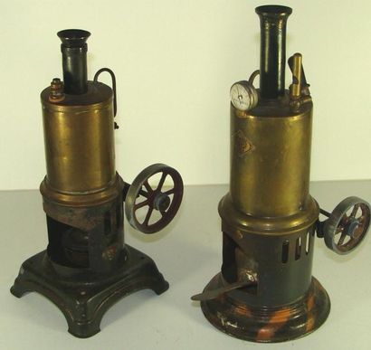 null Deux petites machines à vapeur à chaudière horizontale et cylindre oscillant,...