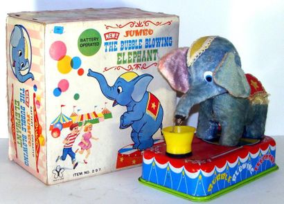 Y JAPAN «Jumbo the Bubble blowing elephant» éléphant bleu faisant des bulles de savon....