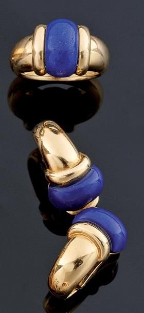 null Ensemble en or jaune et lapis-lazuli teinté comprenant: une bague jonc et une...