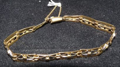 null Petit bracelet articulé en or à motifs rectangulaires ajourés. Vers 1930. Poids...