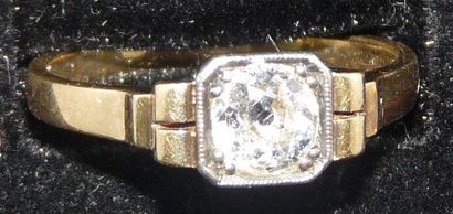 null Petite bague en or jaune 14 K (585/000), sertie d'un diamant de taille ancienne....