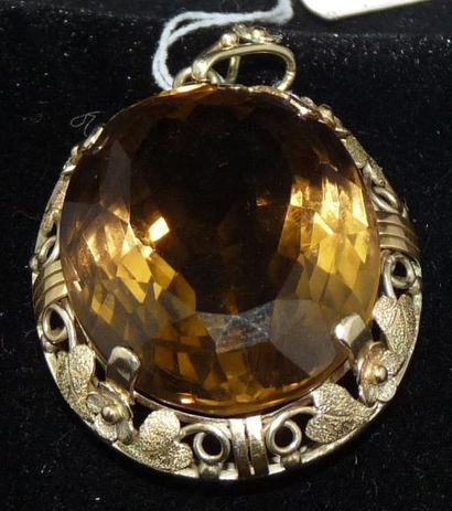 Important pendentif en or jaune 14 K (585/000),...