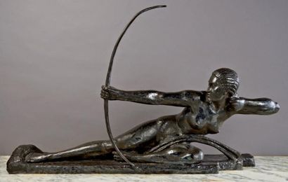 MARCEL BOURAINE (1886 - 1948) Jeune femme à l'arc. Epreuve en bronze à patine brune...