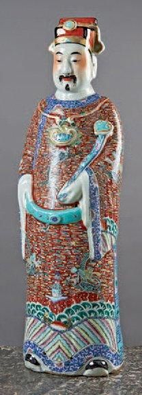 CHINE Importante statue en porcelaine à décor polychrome et or figurant un dignitaire...