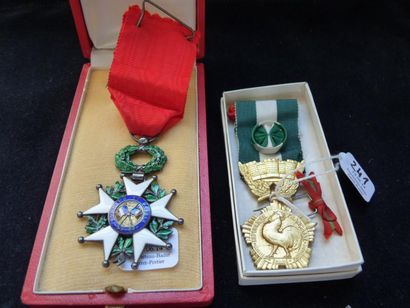 null ENSEMBLE de deux décorations dont une étoile de Chevalier de la Légion d'Honneur...