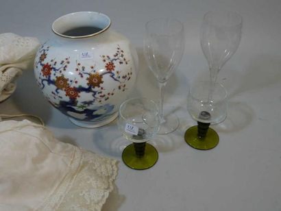 null 15 Verres en cristal tulipe, 10 verres à vin du rhin, Vase en porcelaine blanche...