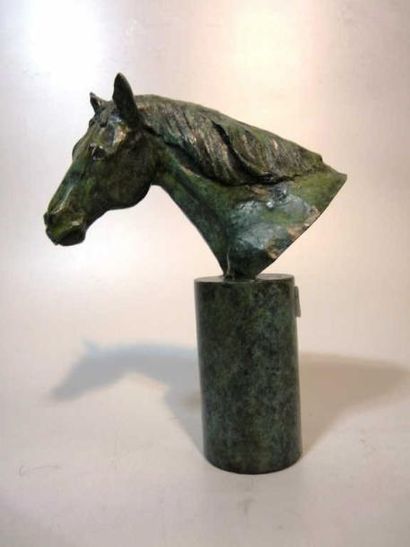C. BOISSEAU Tête de cheval. Epreuve en bronze à patine vert Antique. Signée et P.U....